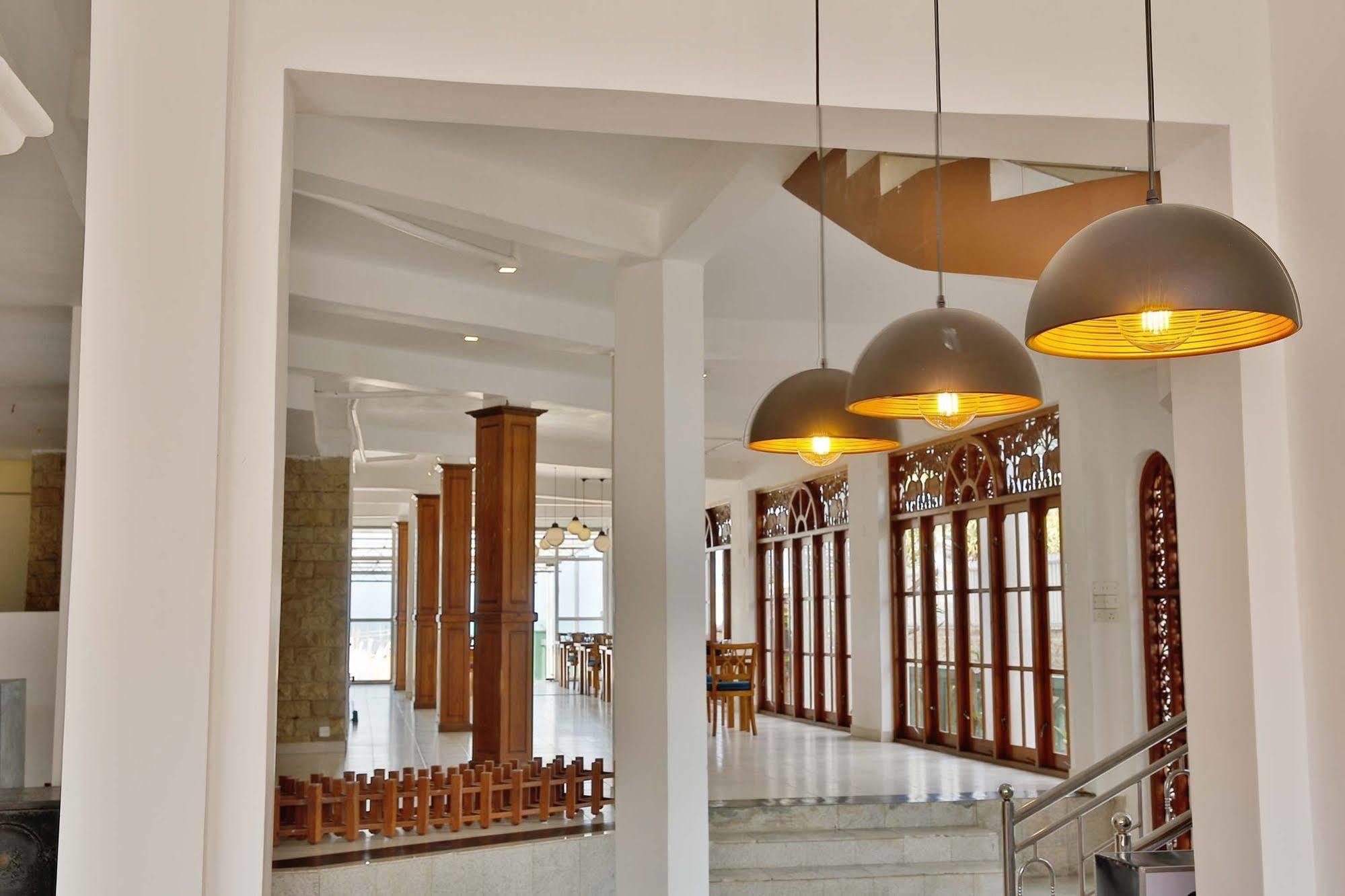 The Reef Beach Hotel Negombo Eksteriør bilde