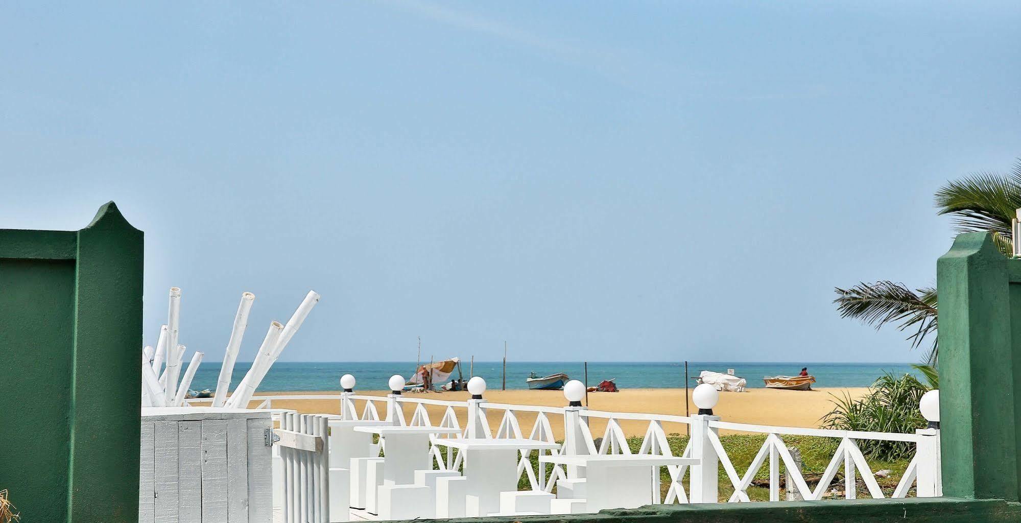 The Reef Beach Hotel Negombo Eksteriør bilde