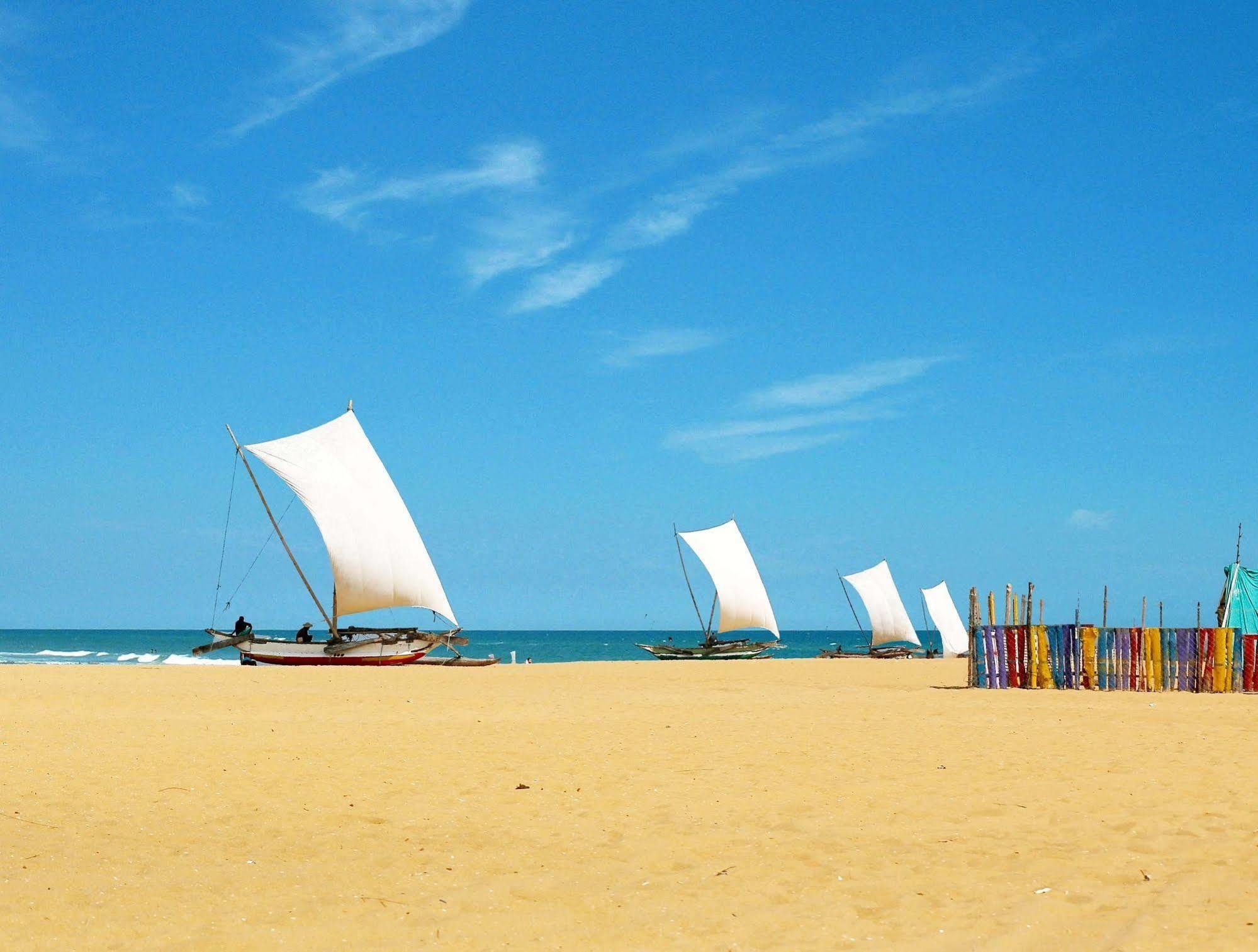 The Reef Beach Hotel Negombo Eksteriør bilde