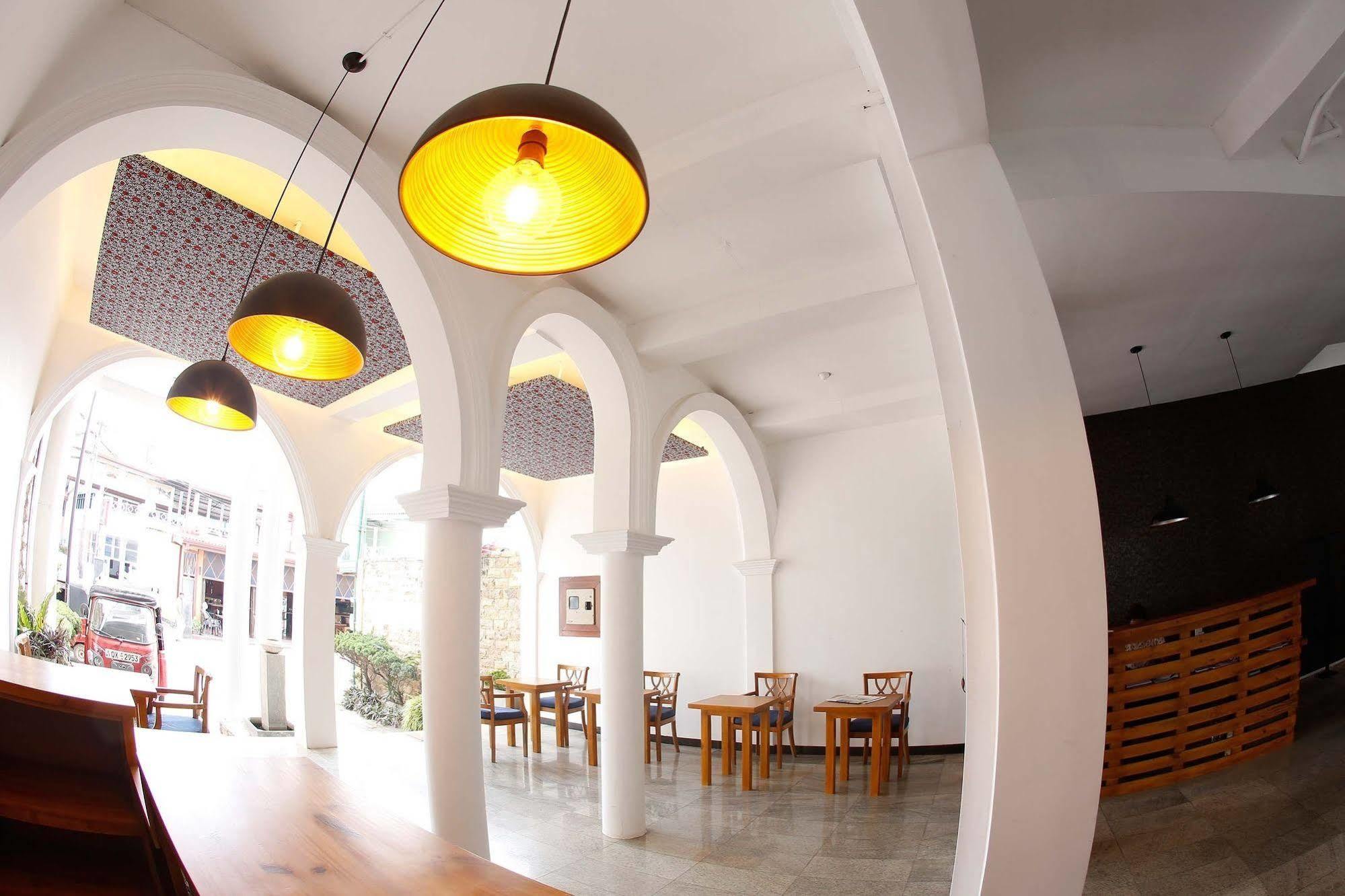 The Reef Beach Hotel Negombo Eksteriør bilde