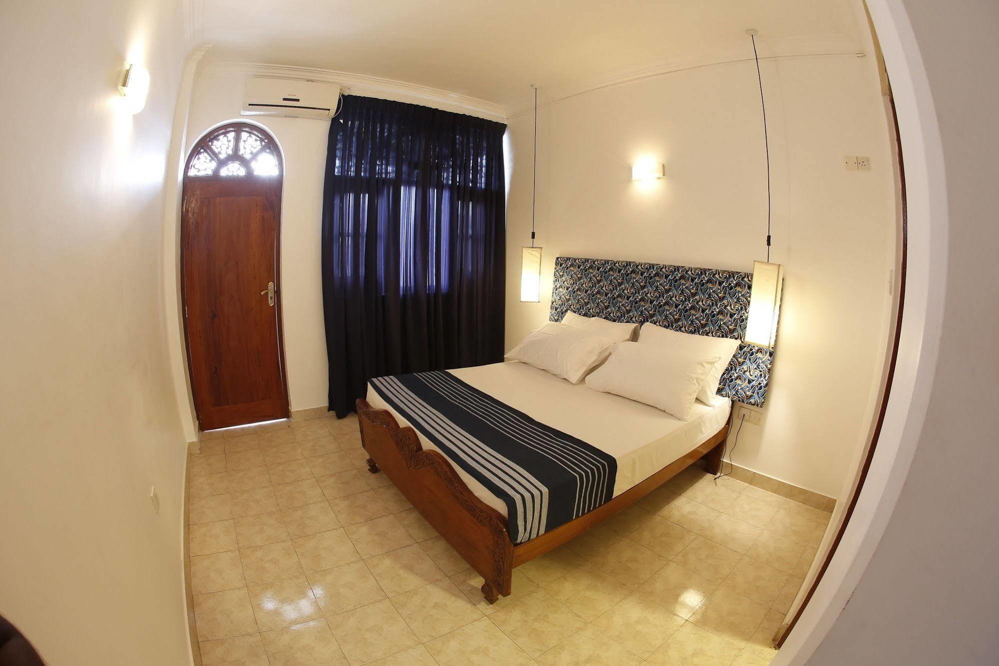 The Reef Beach Hotel Negombo Eksteriør bilde
