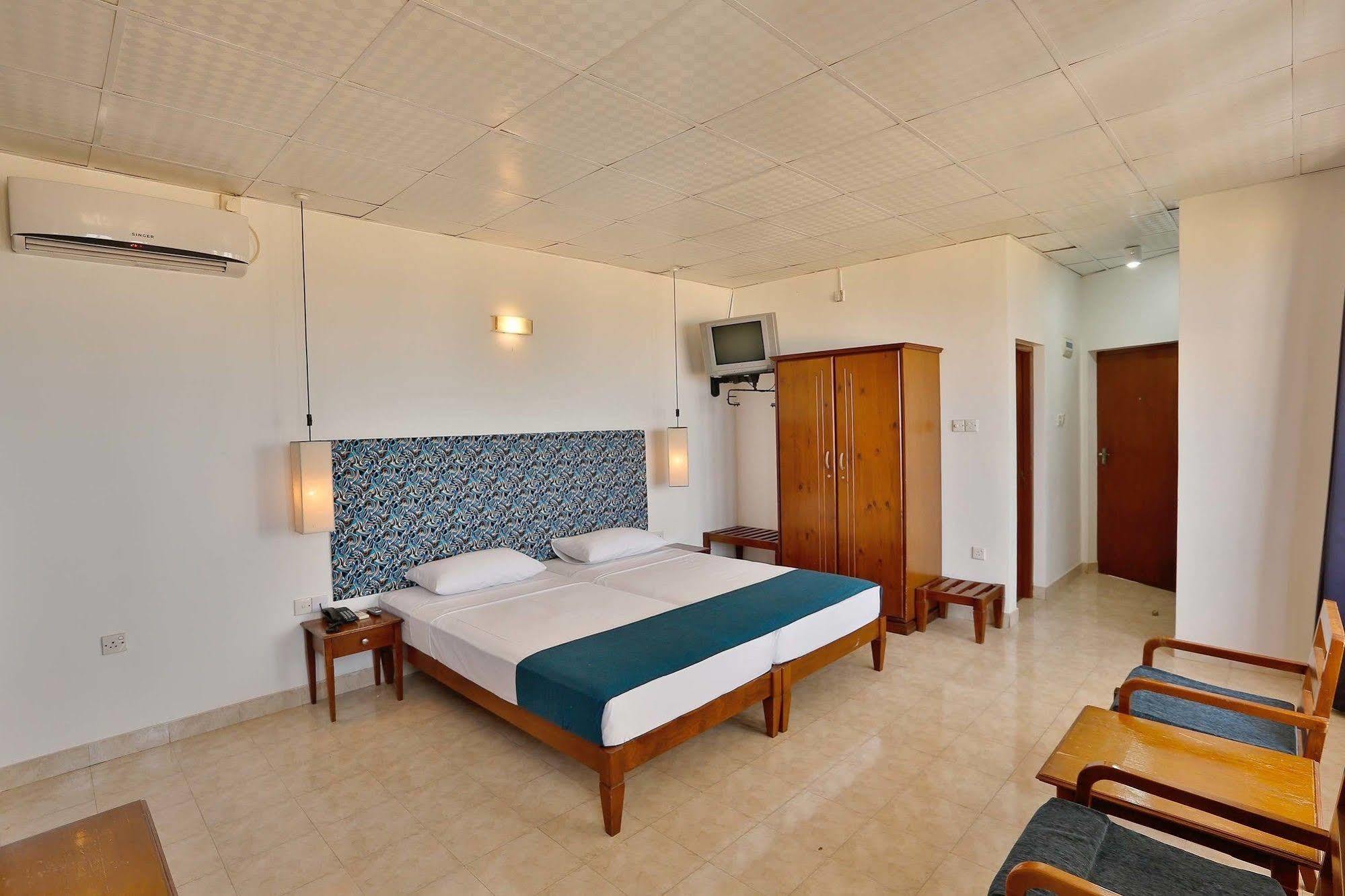 The Reef Beach Hotel Negombo Eksteriør bilde