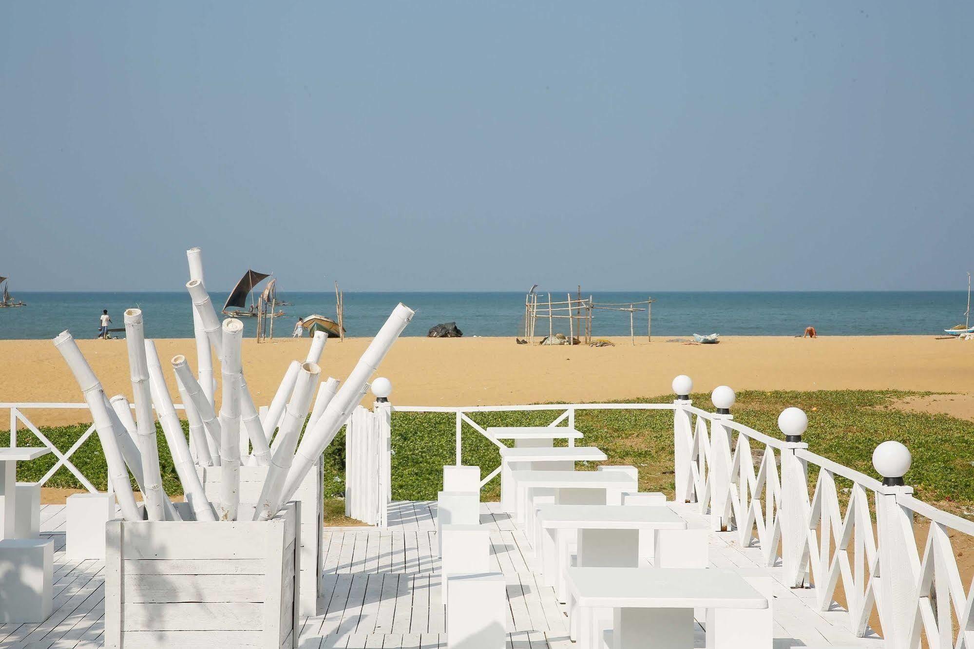 The Reef Beach Hotel Negombo Eksteriør bilde