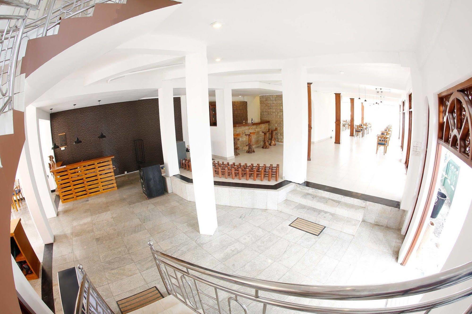 The Reef Beach Hotel Negombo Eksteriør bilde
